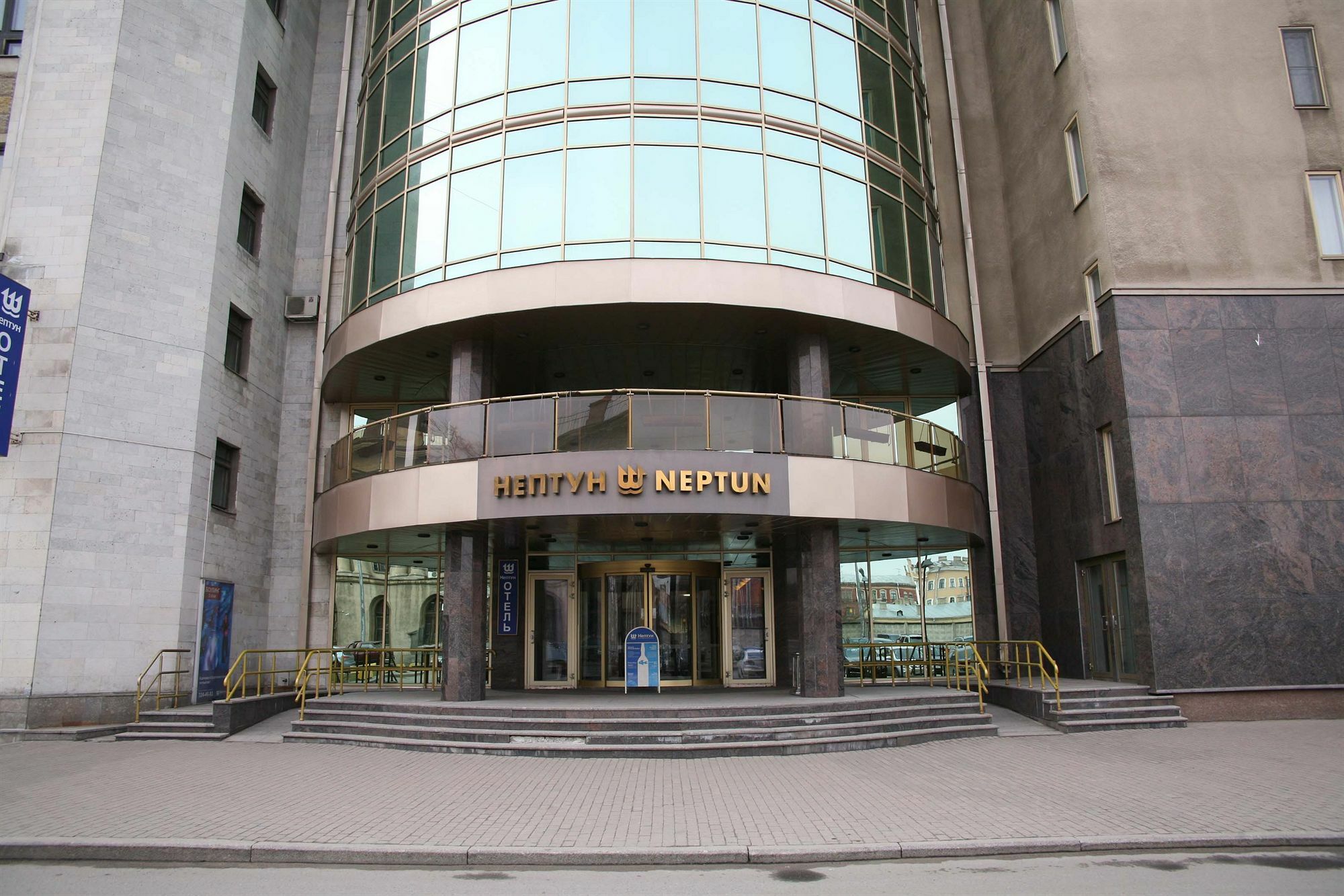 Neptun Hotel San Pietroburgo Esterno foto